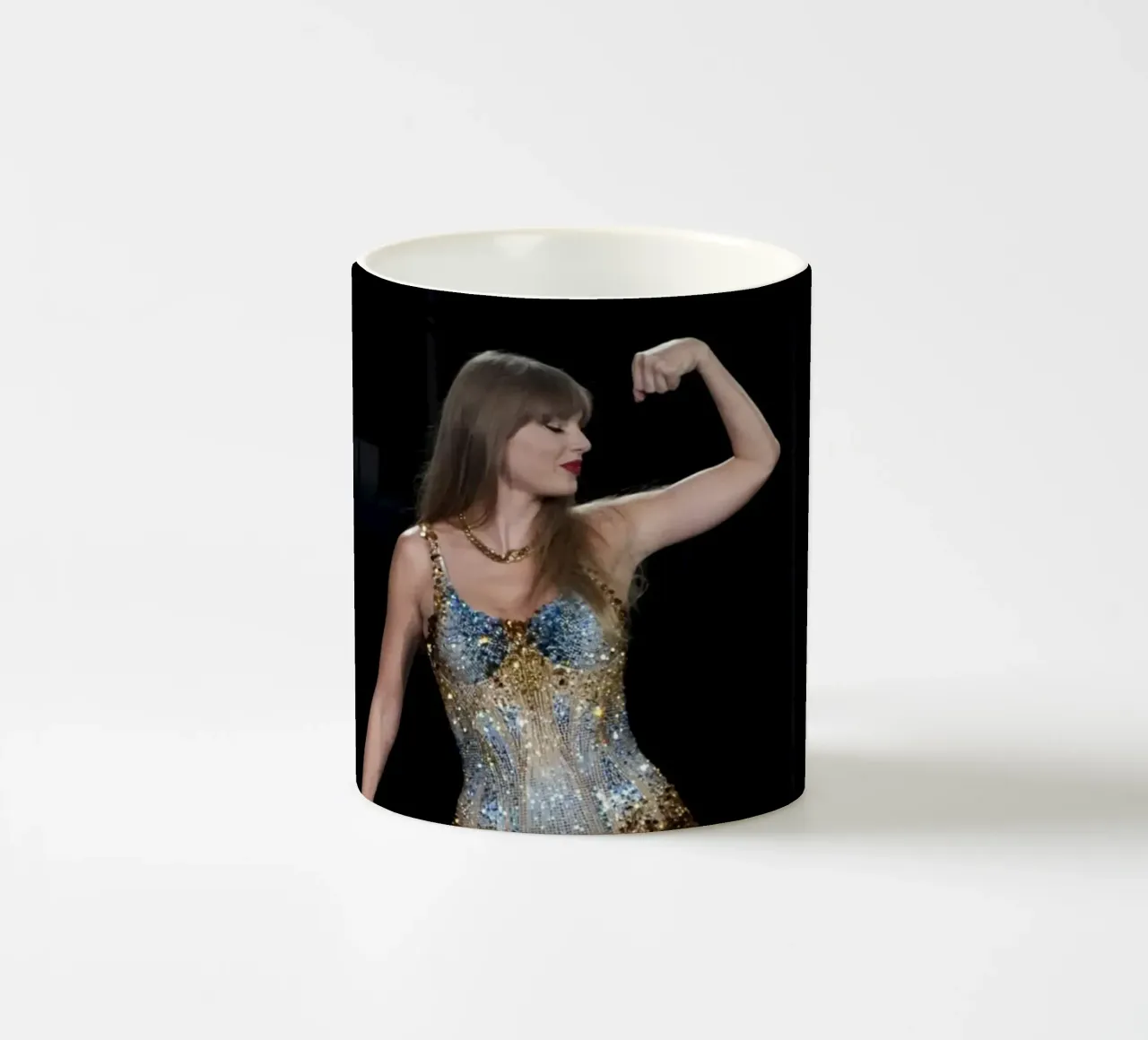 Sterke vrouw Taylor Gierzwaluwen keramische mok van Home Band Shop