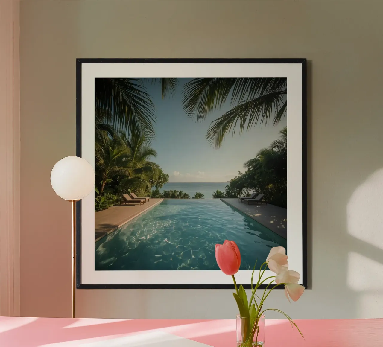 Infinity-Pool mit Blick auf das Meer mit Liegestühlen und Palmen Poster von DesignDoodle