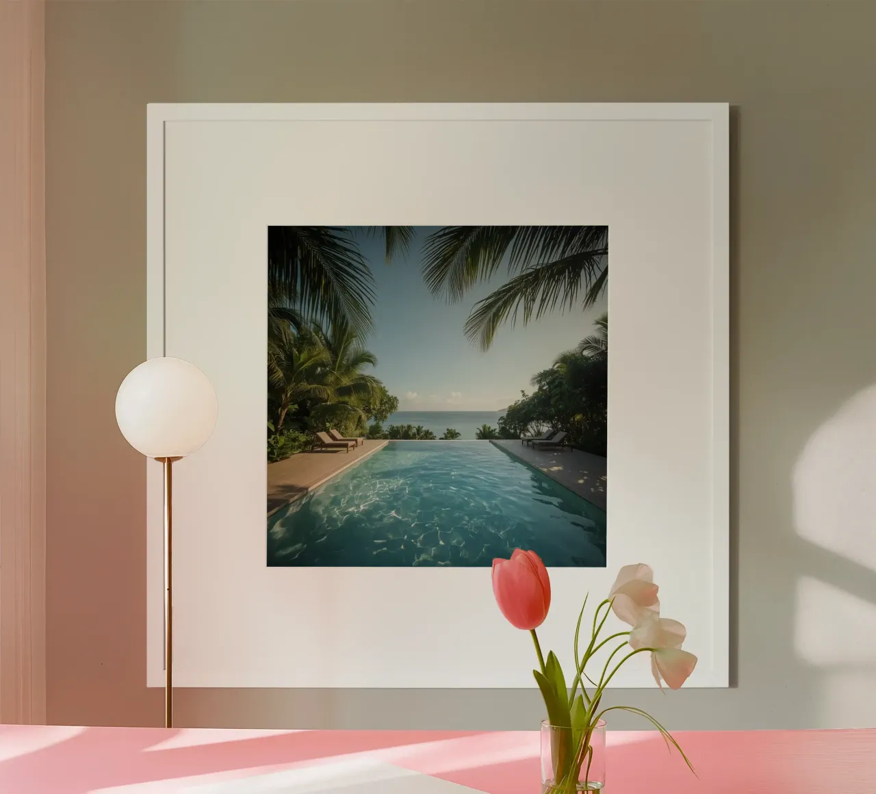 Infinity-Pool mit Blick auf das Meer mit Liegestühlen und Palmen Poster von DesignDoodle