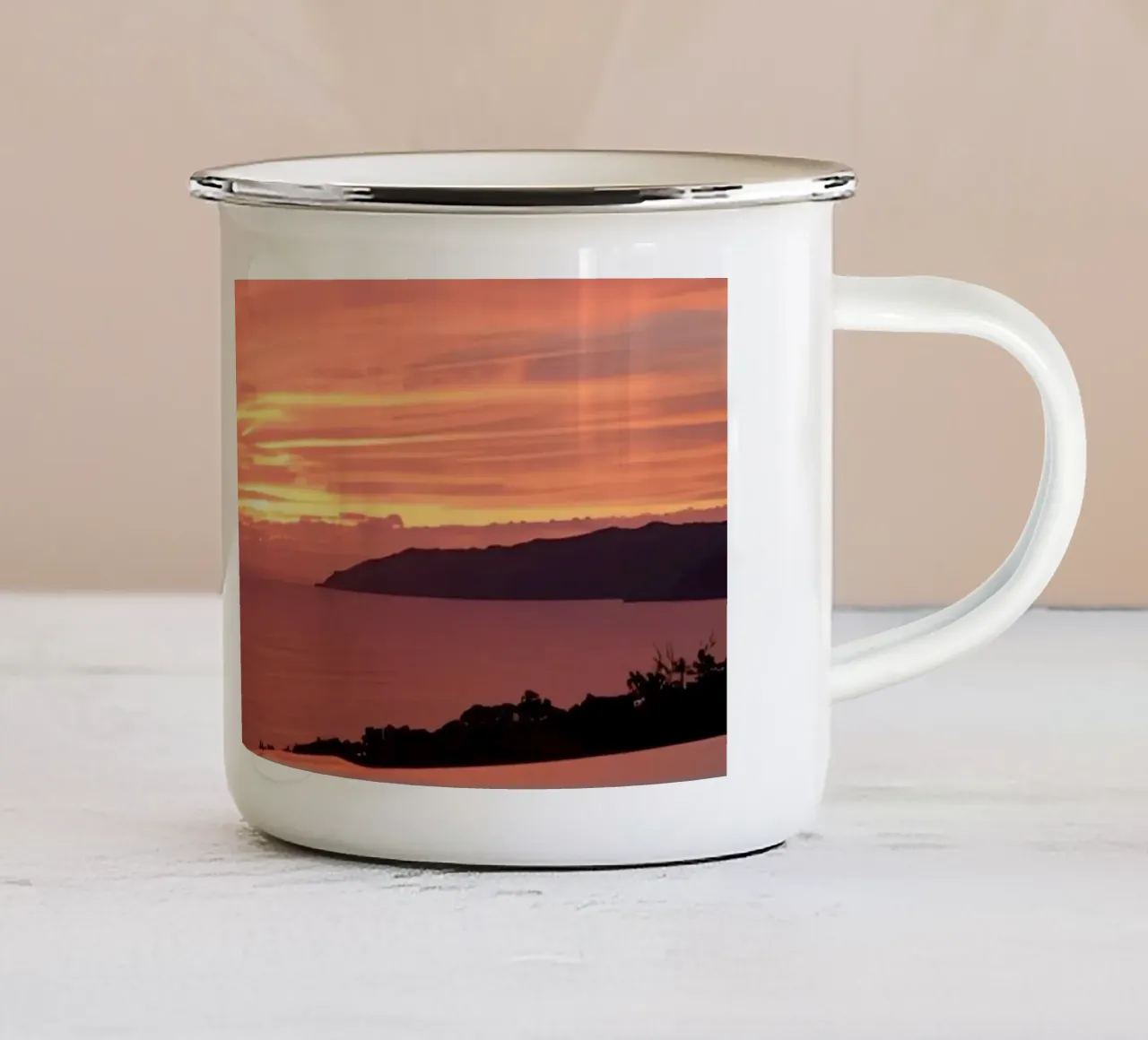 Zonsondergang gereflecteerd in oneindig zwembad emaille mok van DesignDoodle