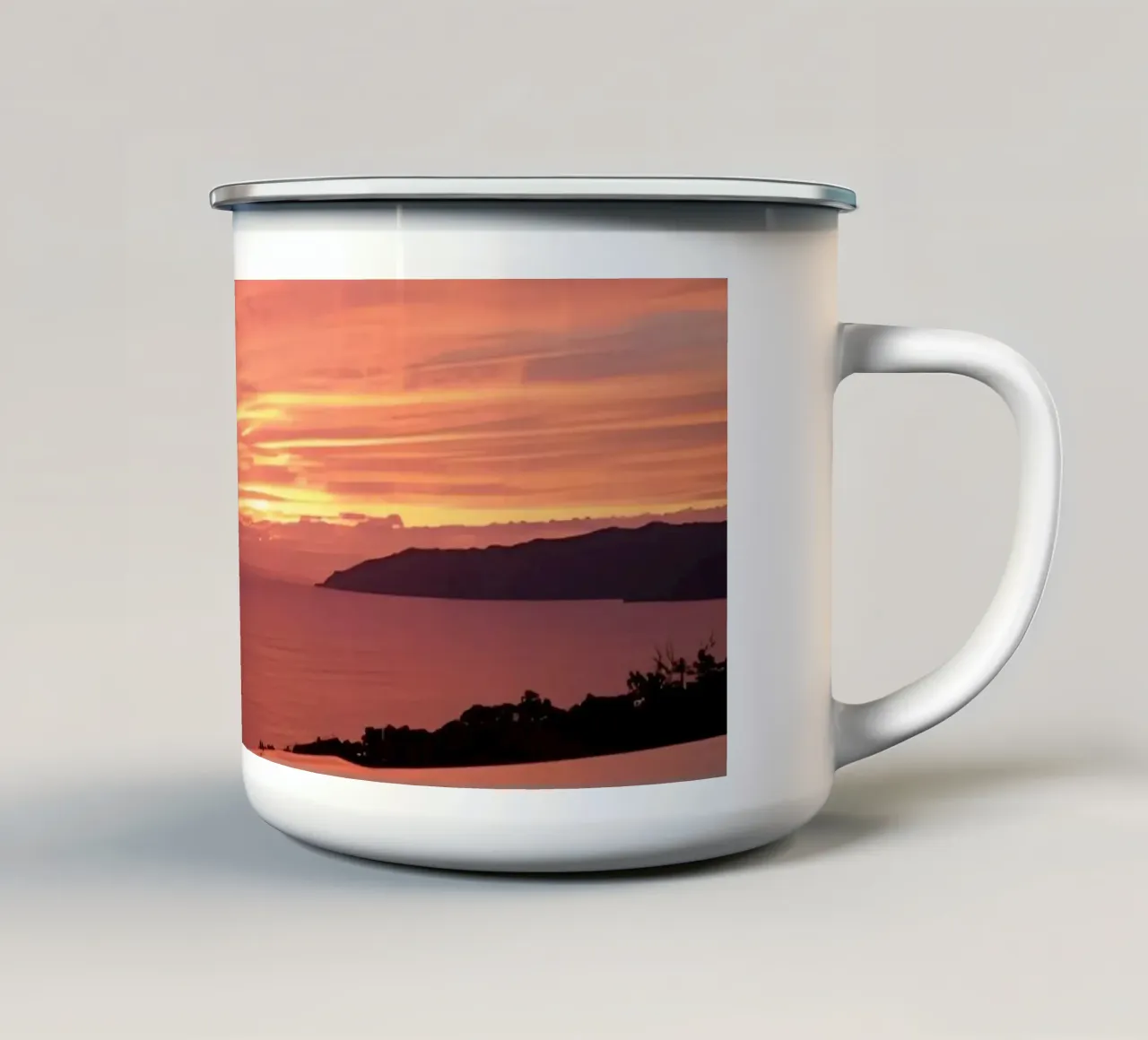 Zonsondergang gereflecteerd in oneindig zwembad emaille mok van DesignDoodle