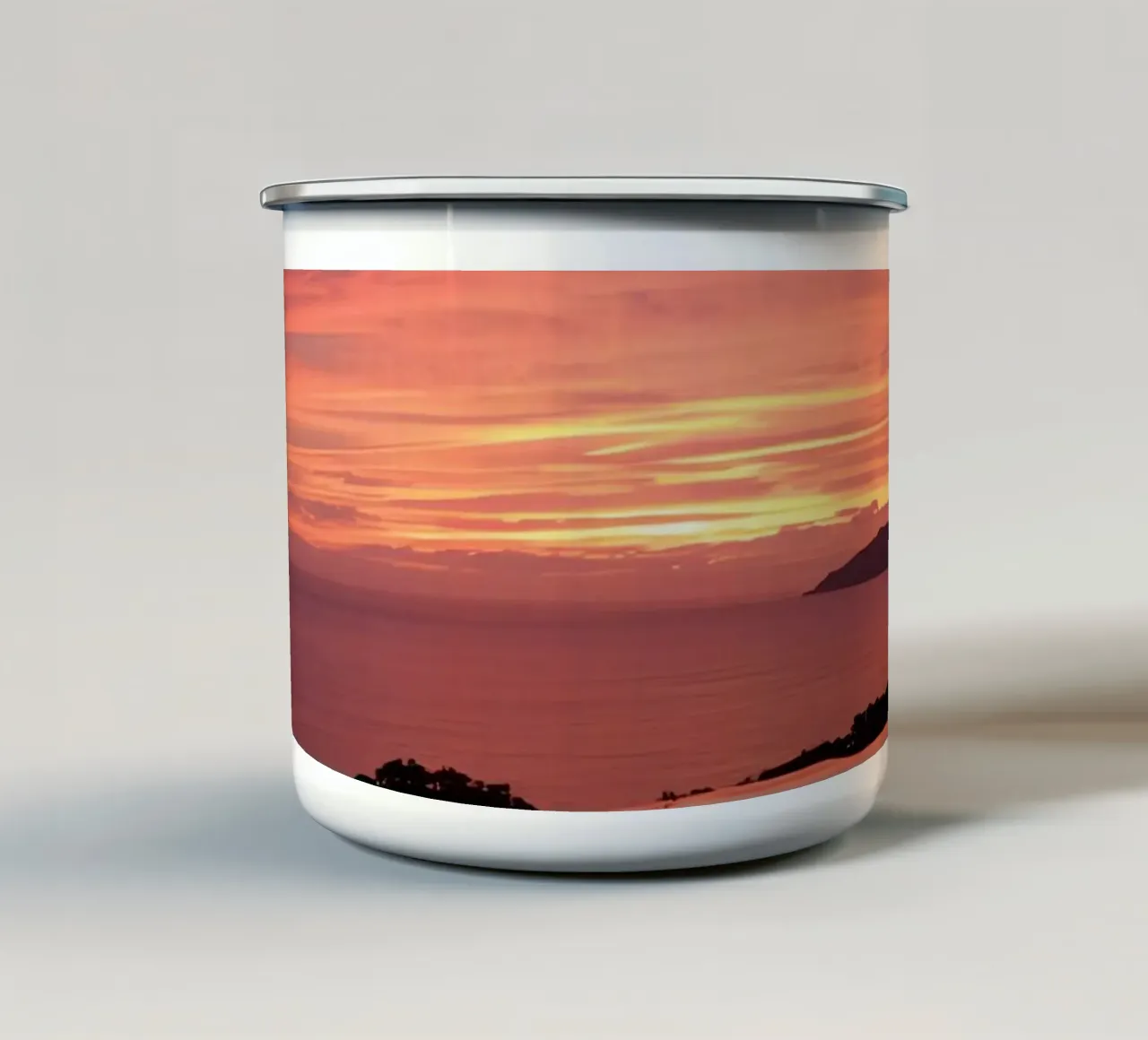 Zonsondergang gereflecteerd in oneindig zwembad emaille mok van DesignDoodle
