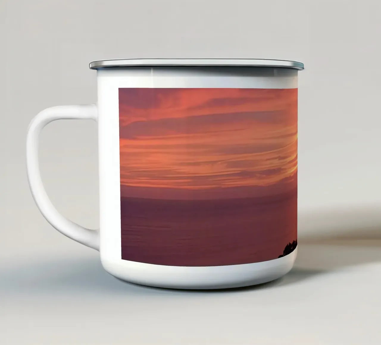 Zonsondergang gereflecteerd in oneindig zwembad emaille mok van DesignDoodle
