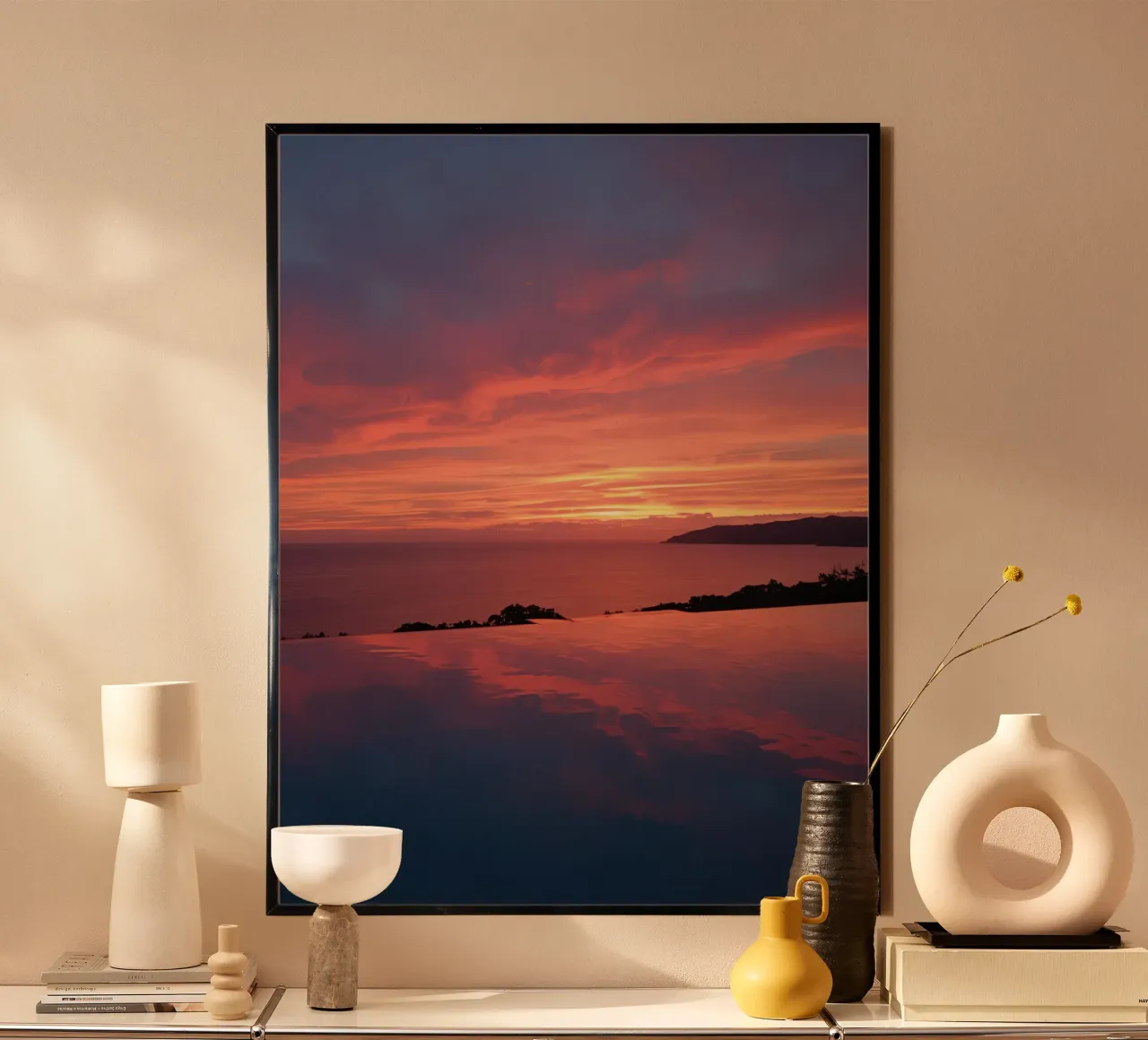 Zonsondergang gereflecteerd in oneindig zwembad poster met aluminium frame van DesignDoodle