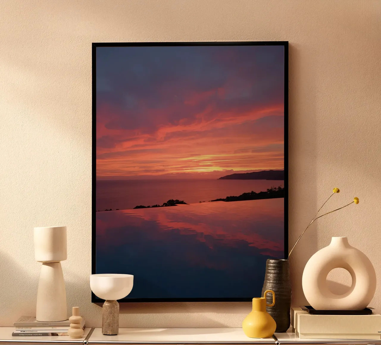 Zonsondergang gereflecteerd in oneindig zwembad poster met aluminium frame van DesignDoodle