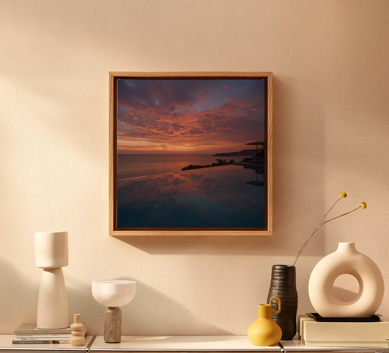 Zonsondergang in de oceaan die weerspiegelt in het oneindige zwembad canvas met Baklijst van DesignDoodle