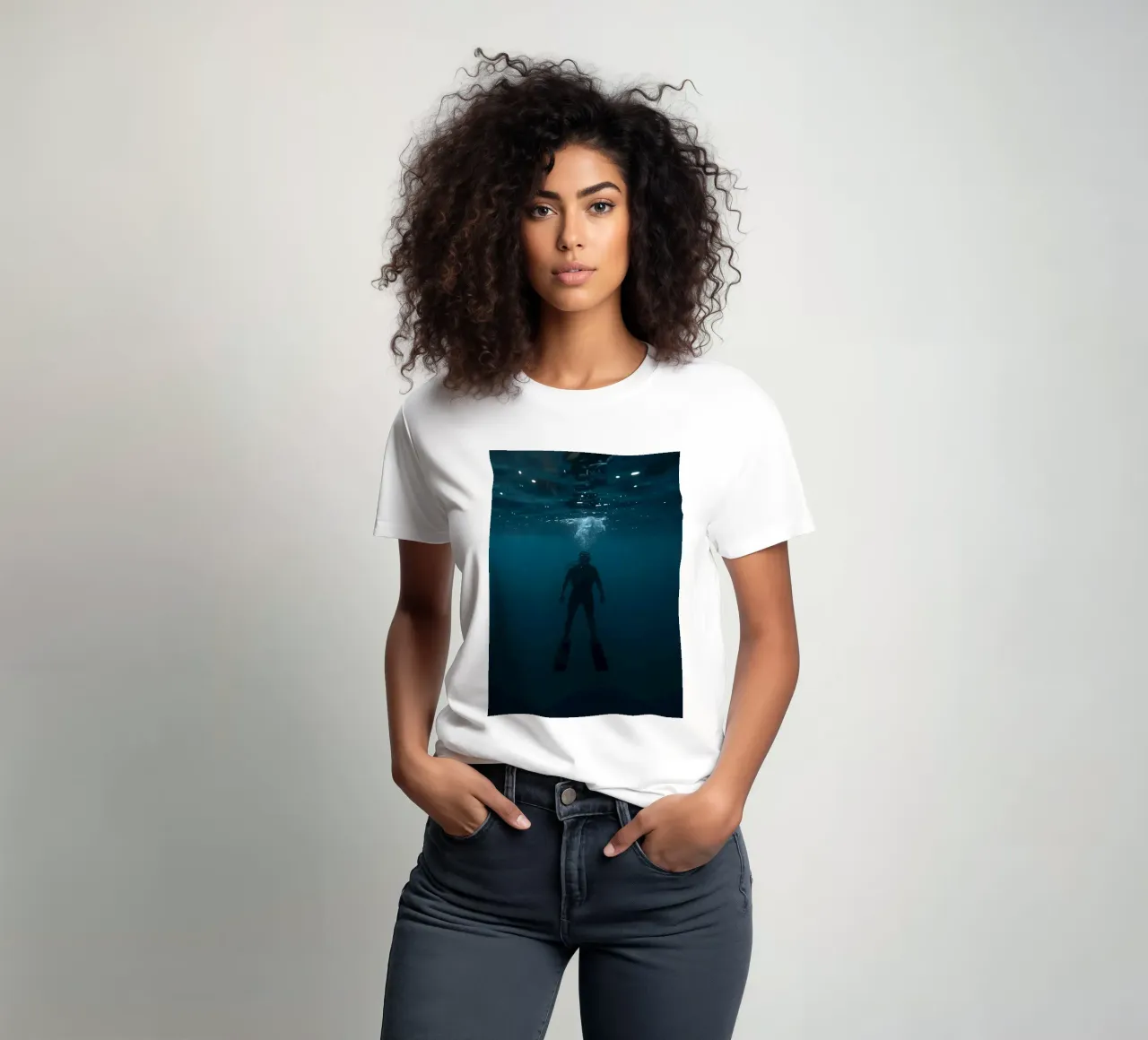 Silhouette subacquea di un sommozzatore t-shirt da DesignDoodle