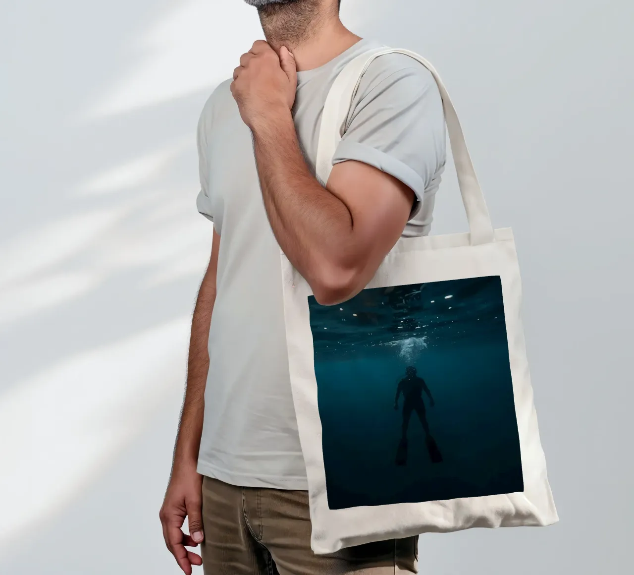 Silhouette subacquea di un sommozzatore borsa in juta da DesignDoodle