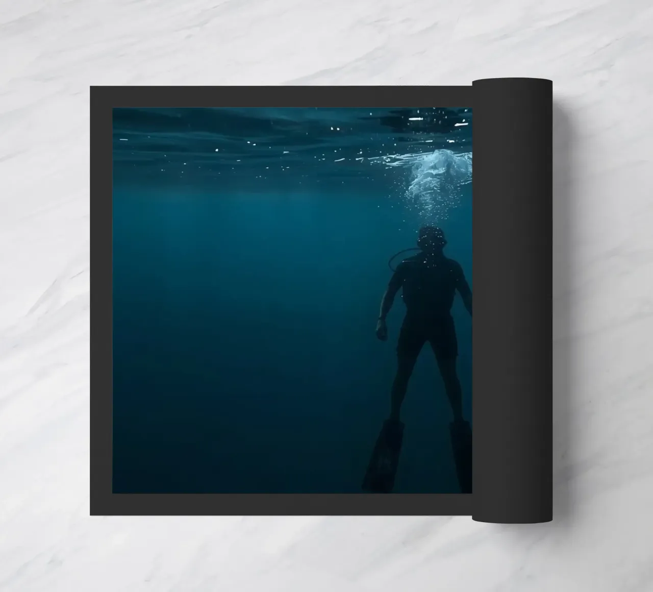 Silhouette subacquea di un sommozzatore zerbino da DesignDoodle