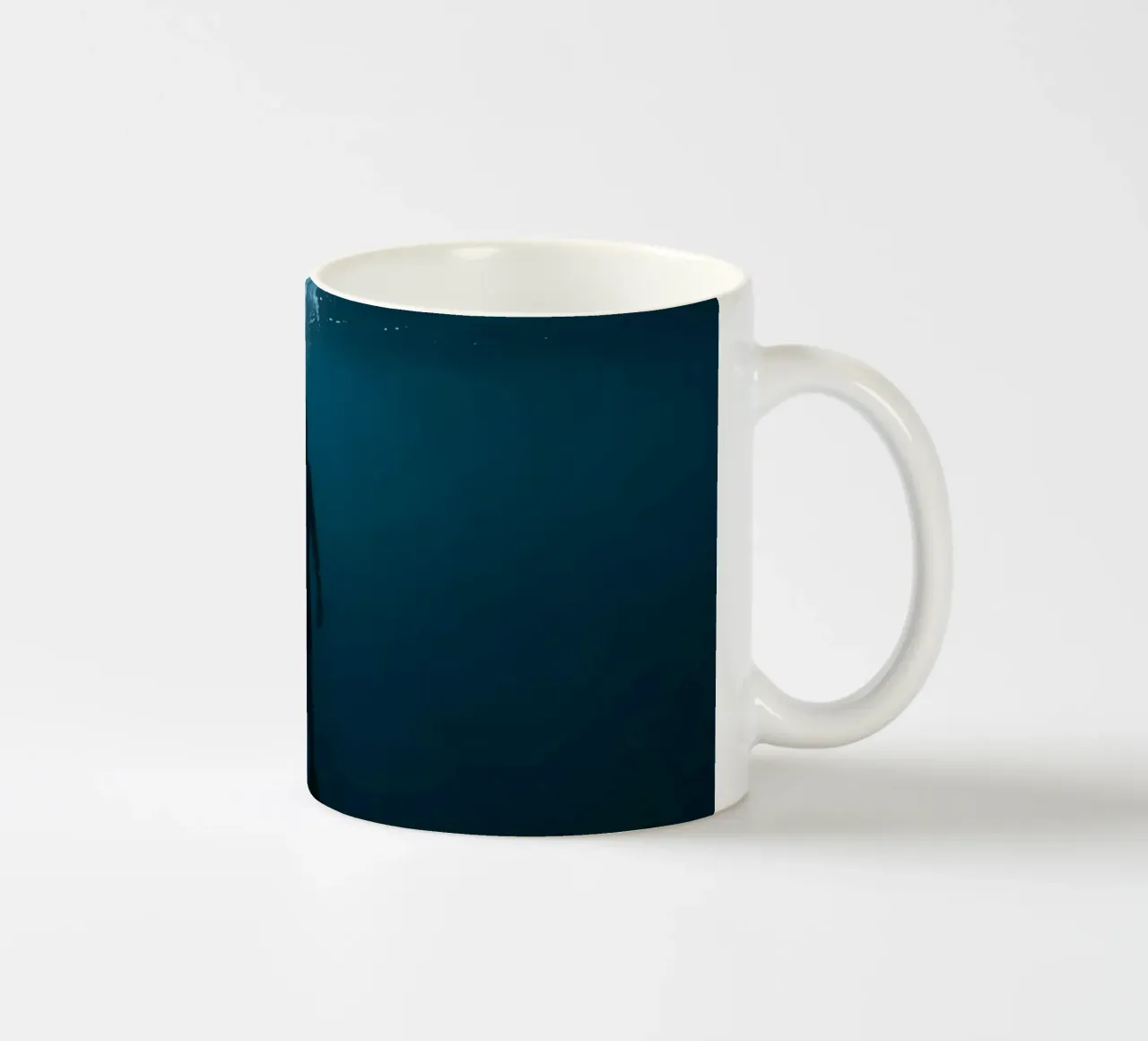 Silhouette subacquea di un sommozzatore tazza in ceramica da DesignDoodle
