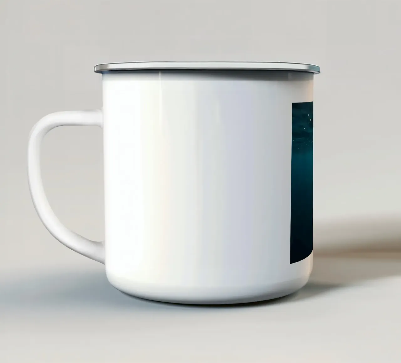 Silhouette subacquea di un sommozzatore tazza in smalto da DesignDoodle