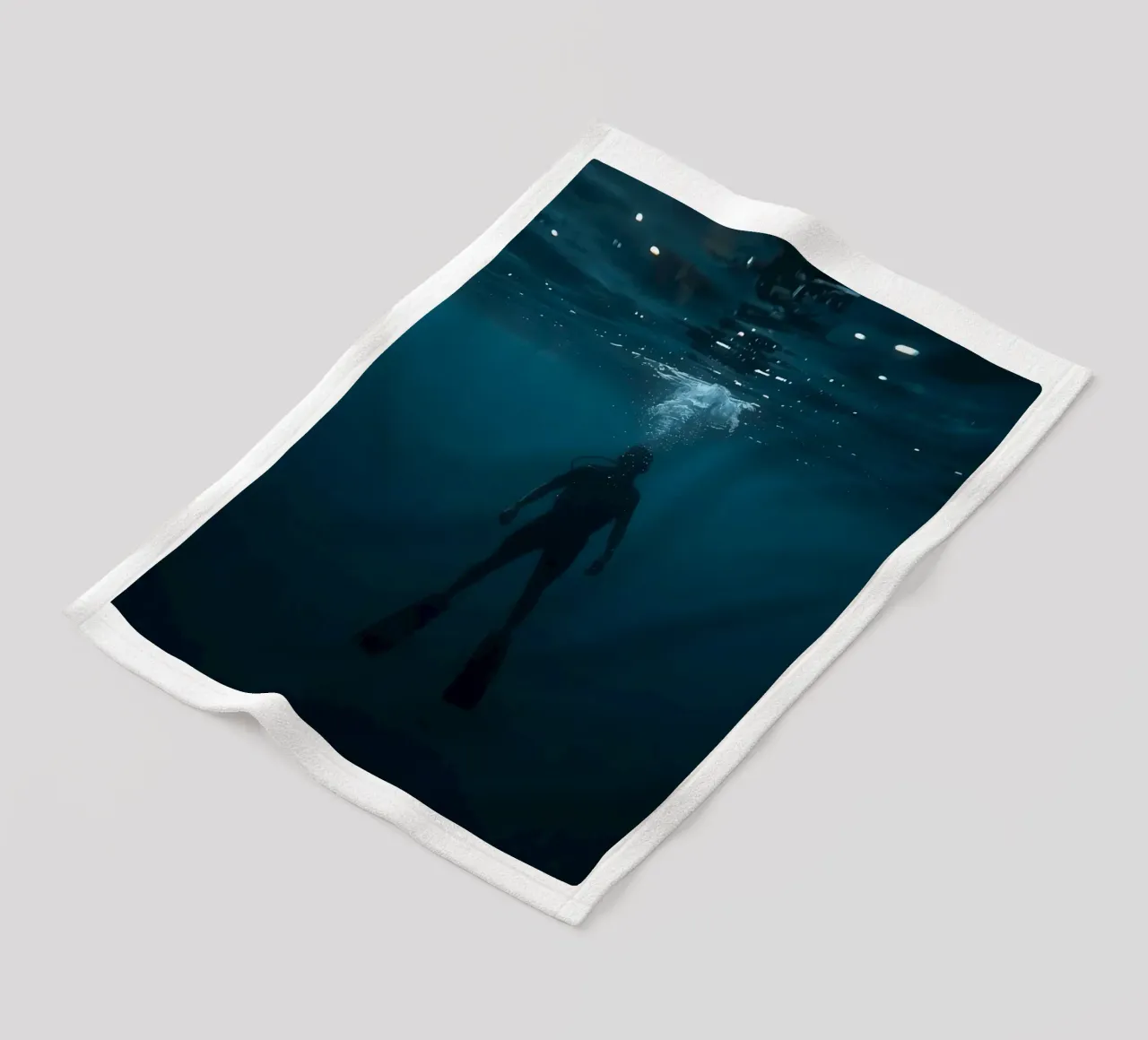 Silhouette subacquea di un sommozzatore coperta in pile da DesignDoodle