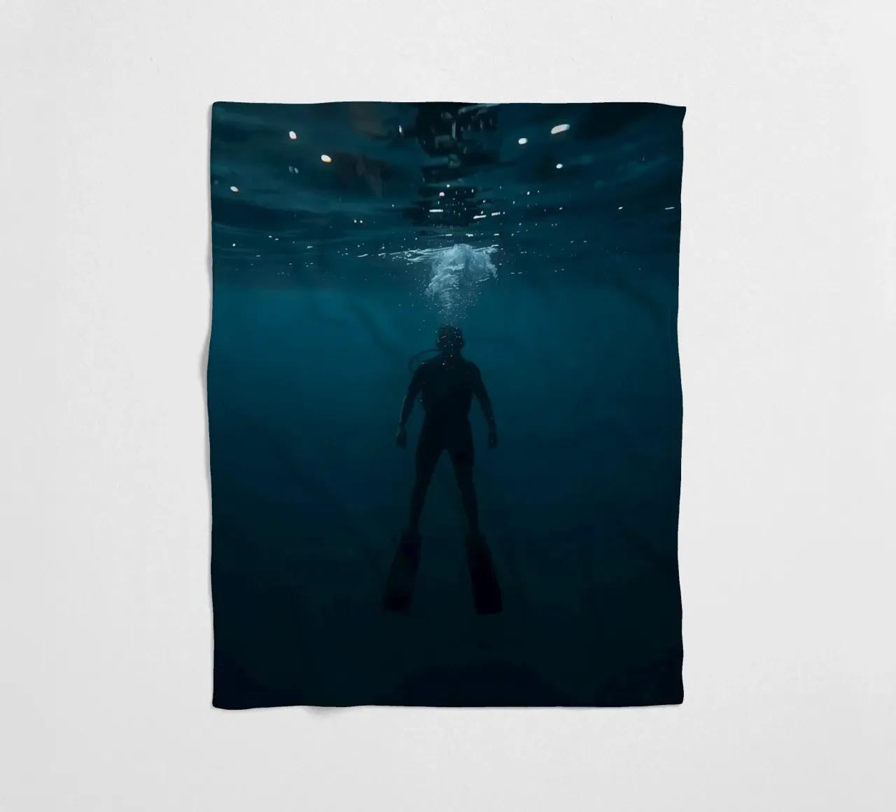 Silhouette subacquea di un sommozzatore coperta in pile da DesignDoodle
