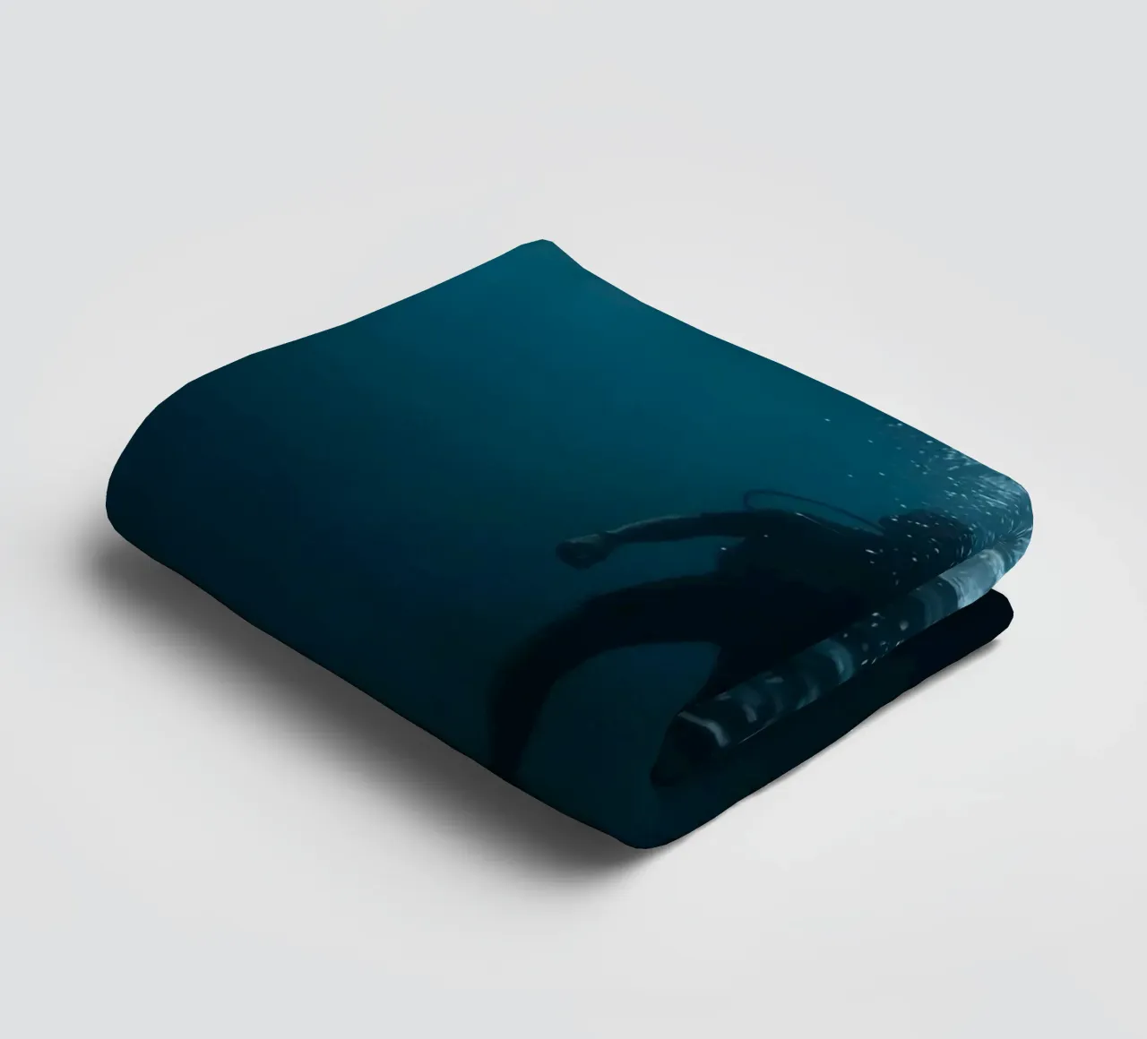 Silhouette subacquea di un sommozzatore asciugamano da bagno da DesignDoodle