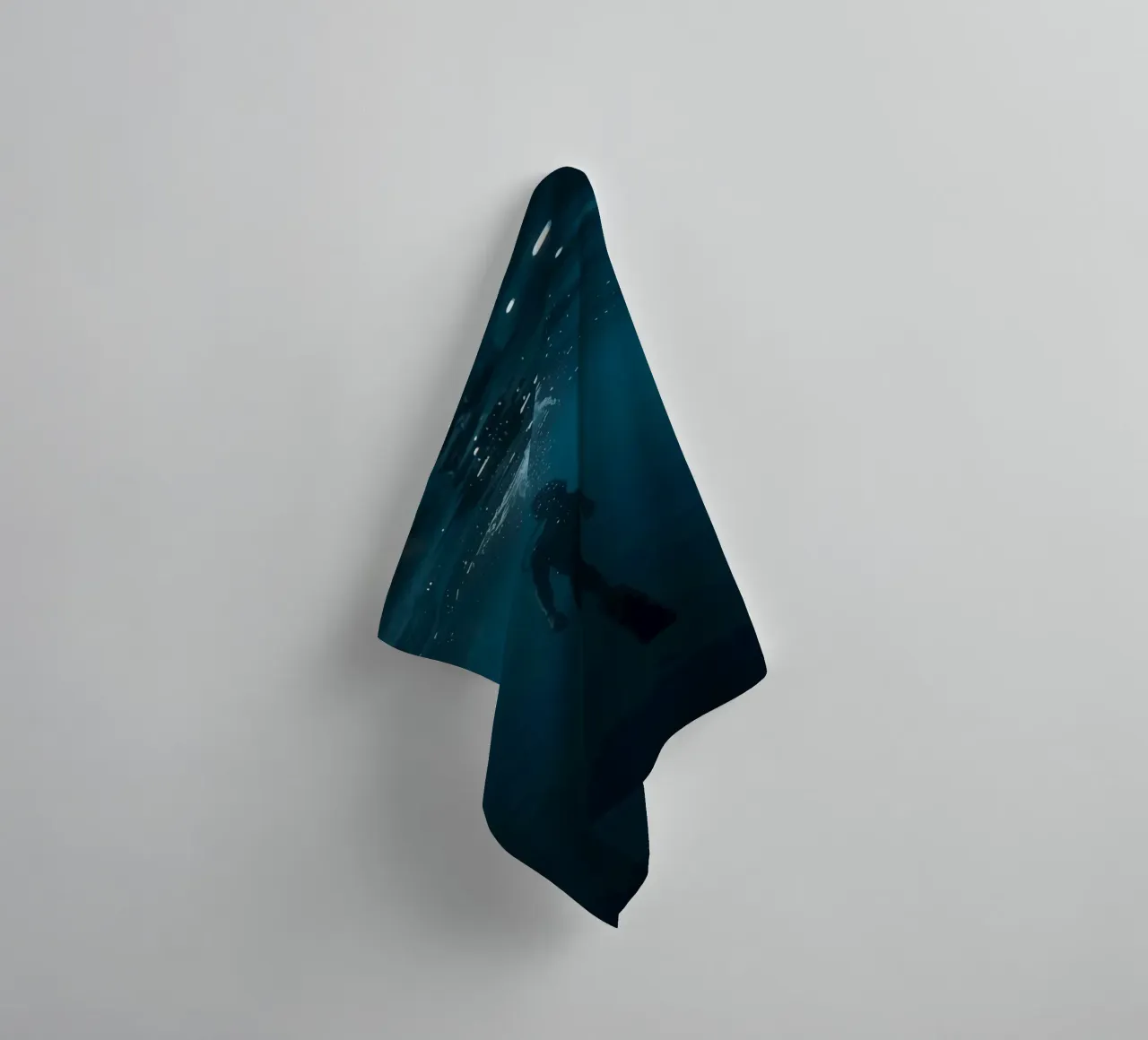Silhouette subacquea di un sommozzatore asciugamano da bagno da DesignDoodle