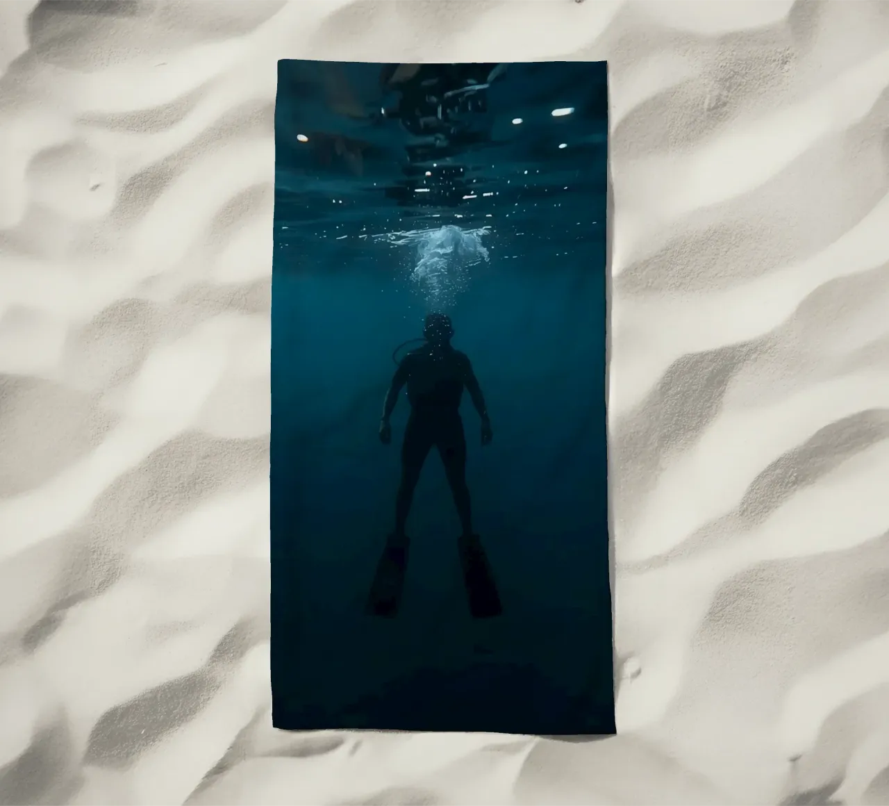 Silhouette subacquea di un sommozzatore telo mare da DesignDoodle