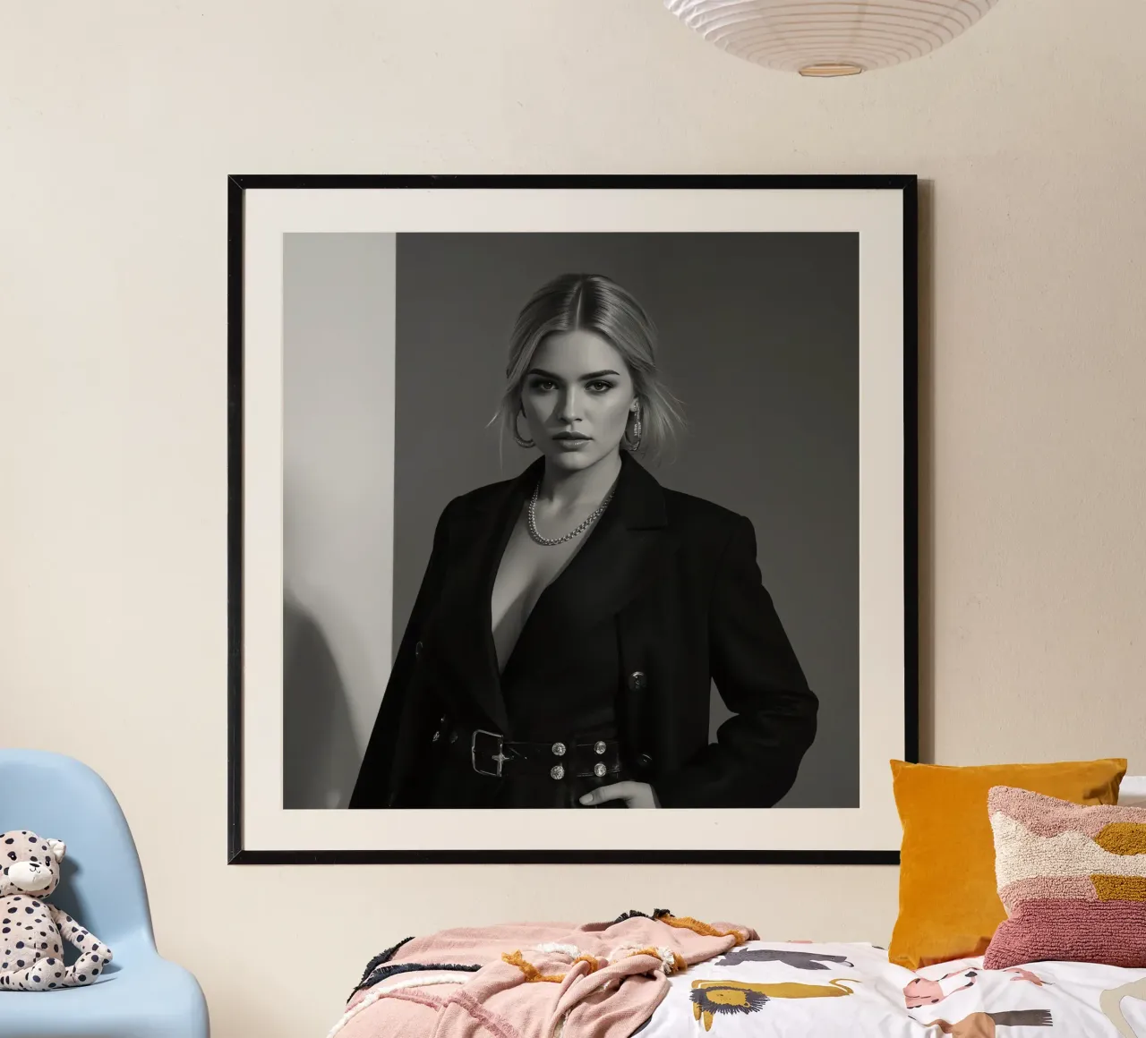 Donna in blazer con gioielli Ritratto in bianco e nero poster da DesignDoodle