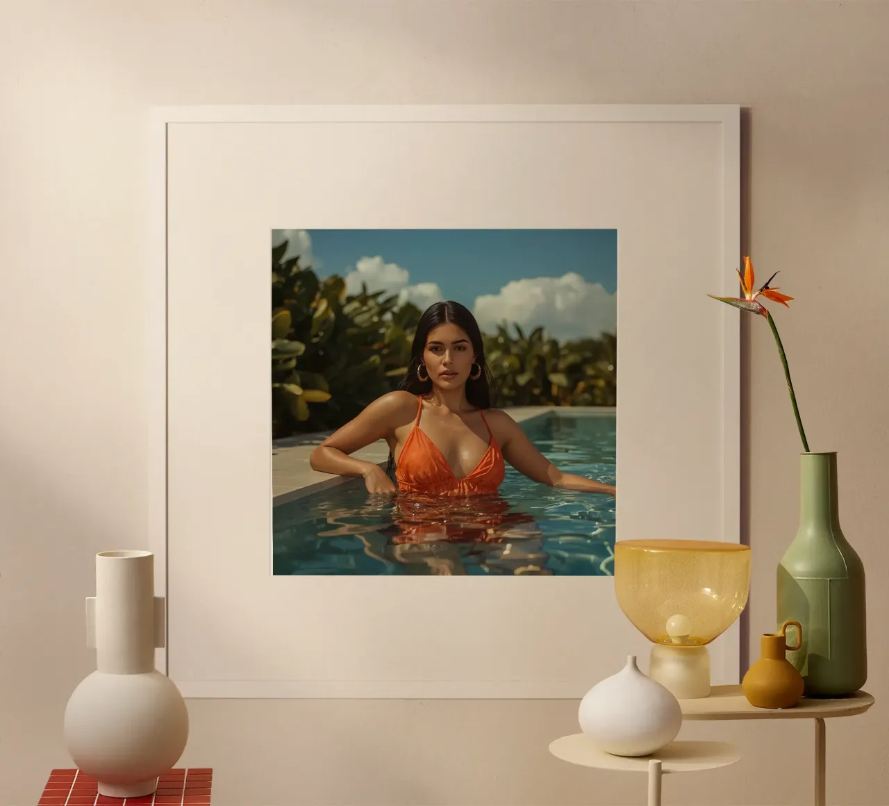 Donna in bikini arancione in piscina poster con telaio in legno da DesignDoodle