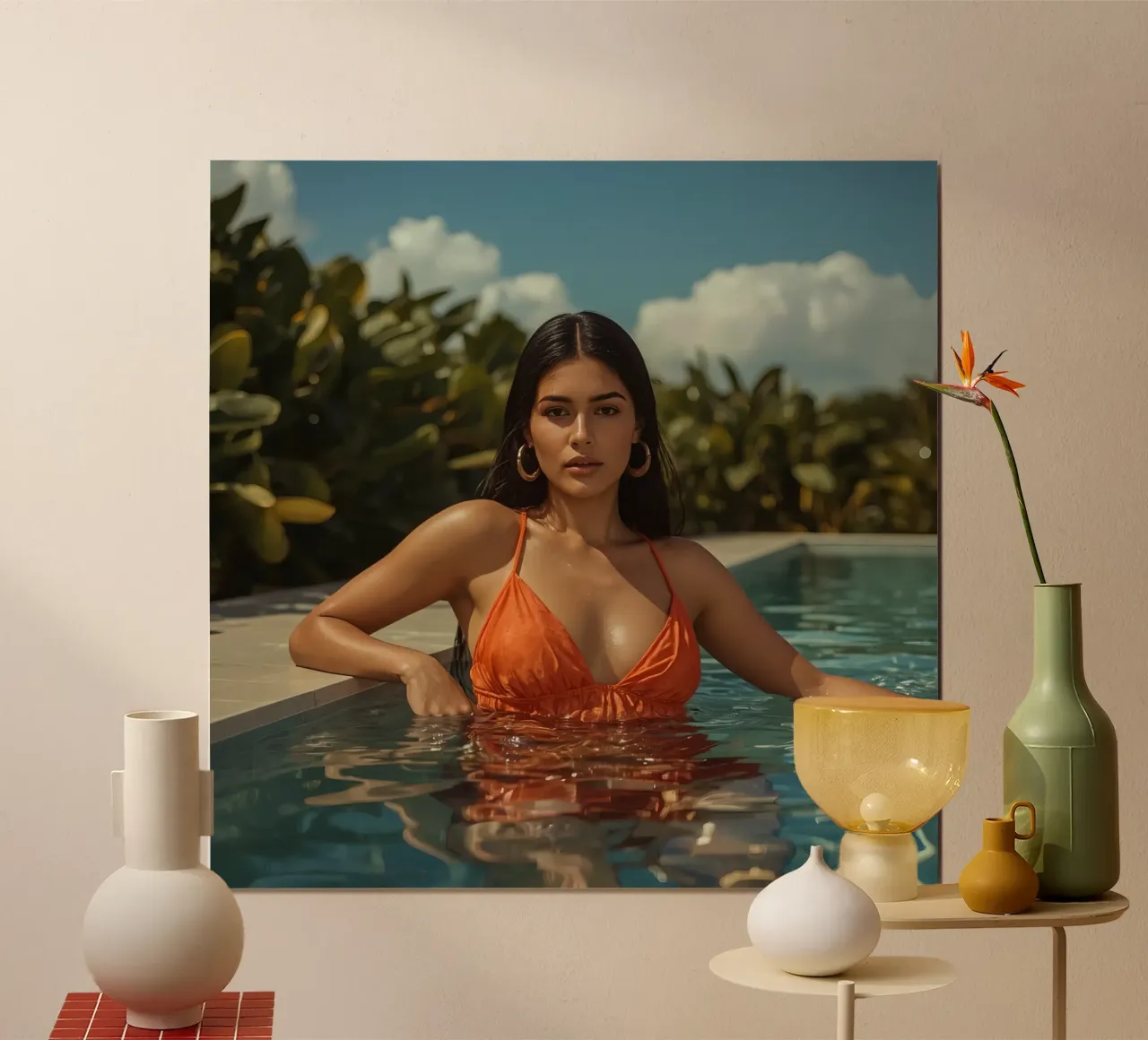 Donna in bikini arancione in piscina poster con telaio in legno da DesignDoodle