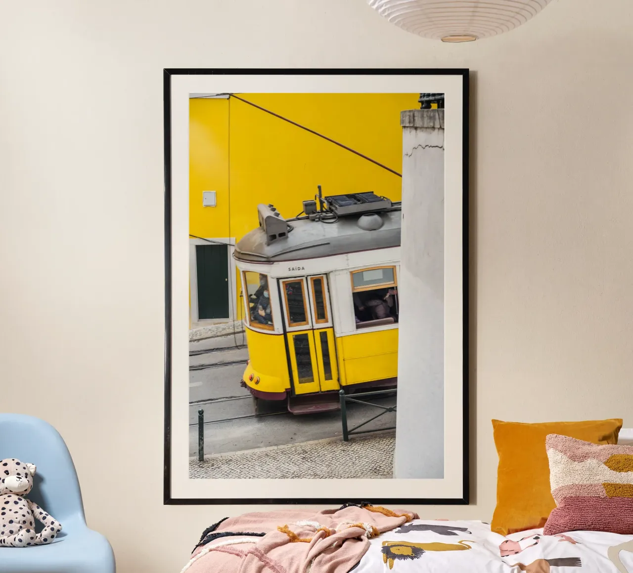 Yellow Tram in Lisbon Portugal poster da patiphotography