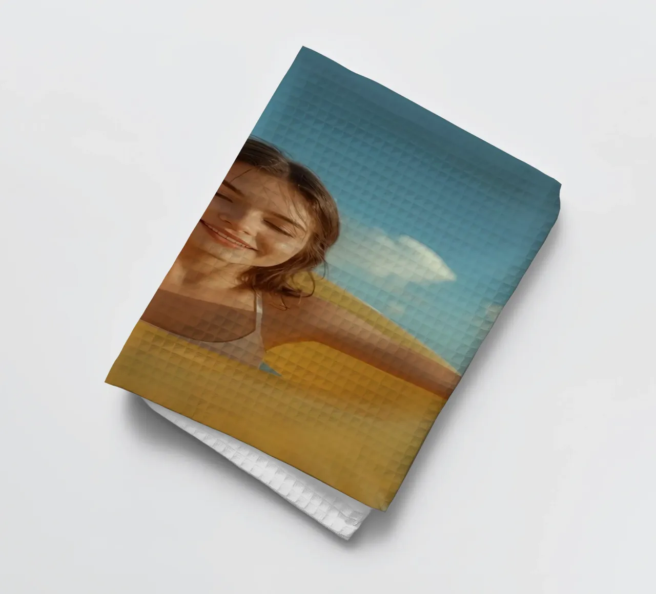 Femme en maillot de bain avec un anneau gonflable jaune torchon de DesignDoodle