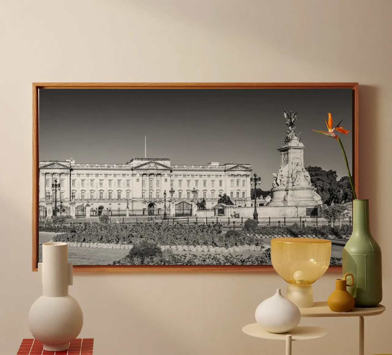 Sommer am Buckingham Palace - Panorama in zwart-wit canvas met Baklijst van Melanie Viola
