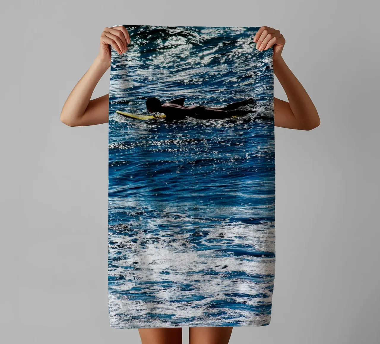 Forward towel by Tal Paz-Fridman