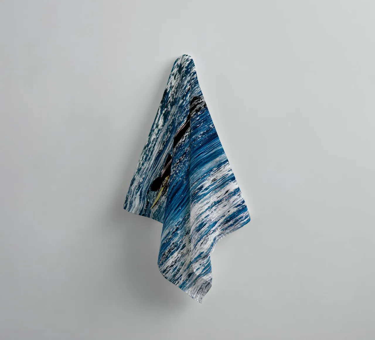Forward towel by Tal Paz-Fridman