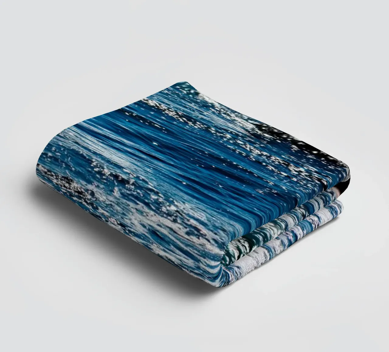Forward towel by Tal Paz-Fridman