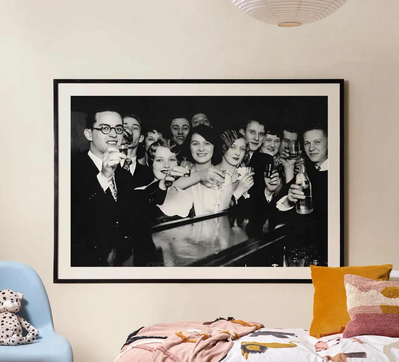 Fête de la prohibition, photo ancienne en noir et blanc poster avec cadre en aluminium de Vibrant Vintage Prints
