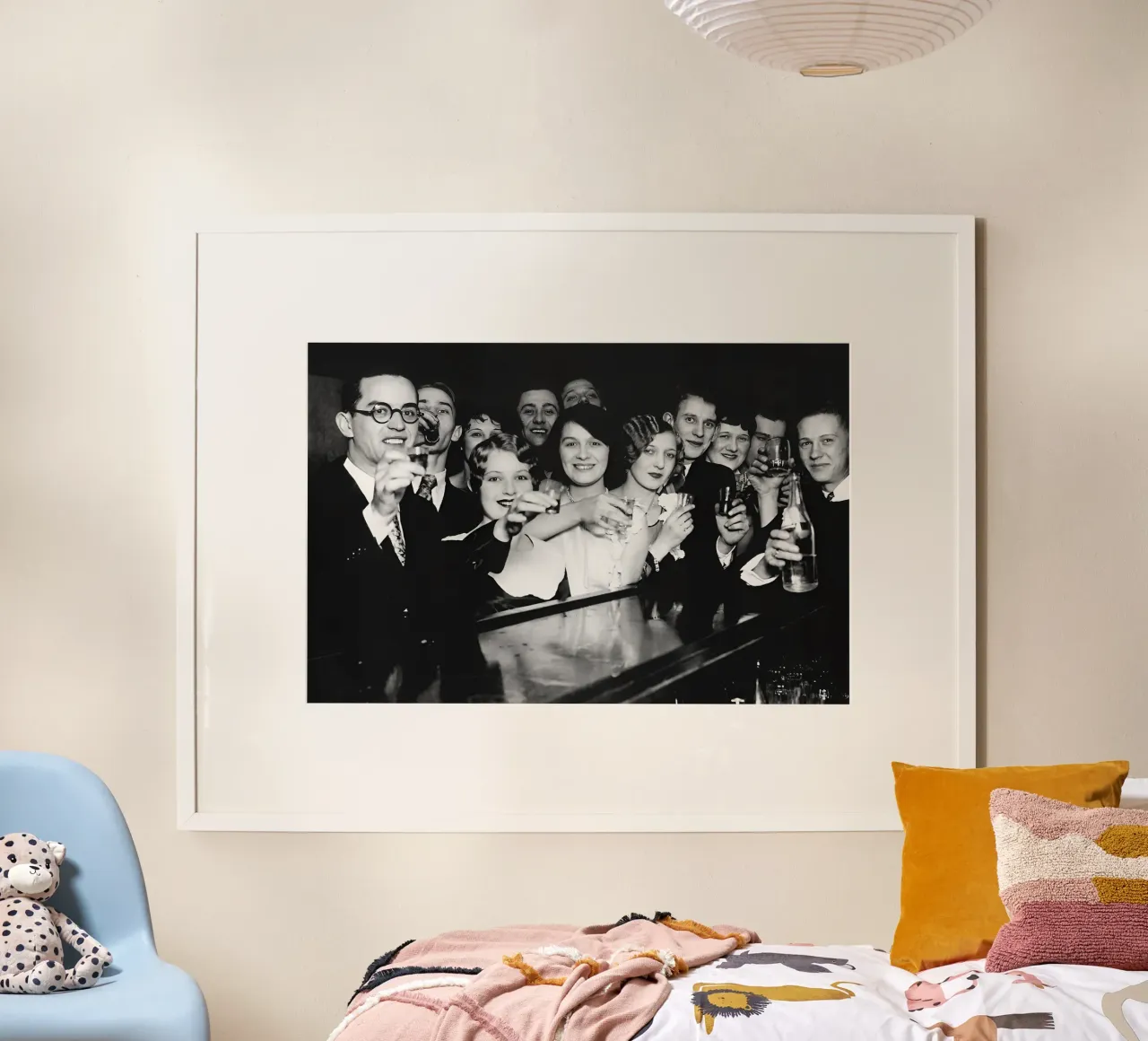 Fête de la prohibition, photo ancienne en noir et blanc poster avec cadre en aluminium de Vibrant Vintage Prints