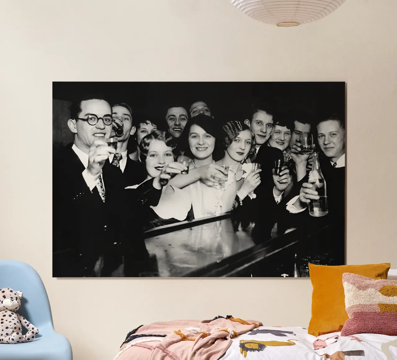 Fête de la prohibition, photo ancienne en noir et blanc poster avec cadre en aluminium de Vibrant Vintage Prints