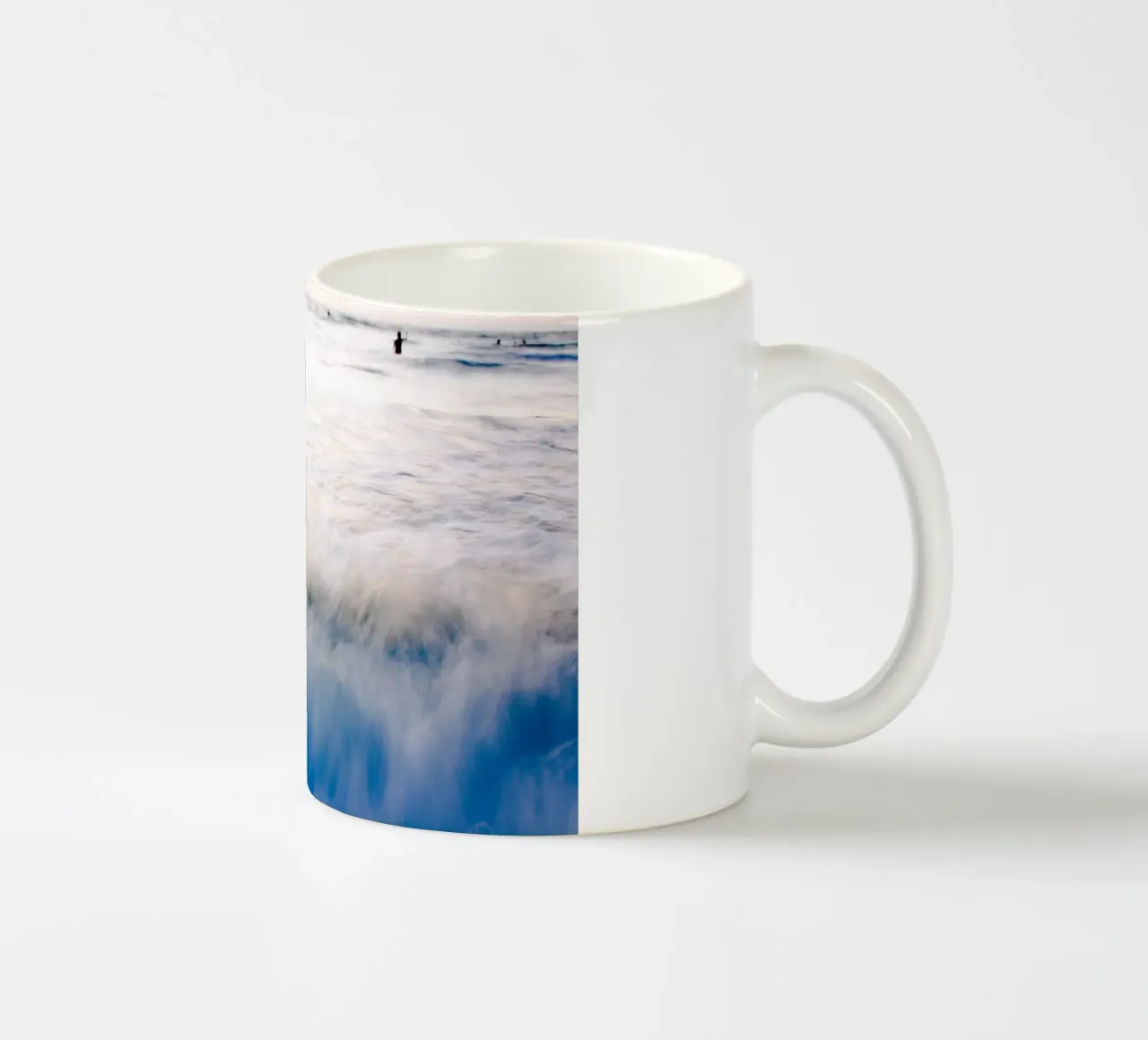 L'unicità delle onde XLIV tazza in ceramica da Tal Paz-Fridman