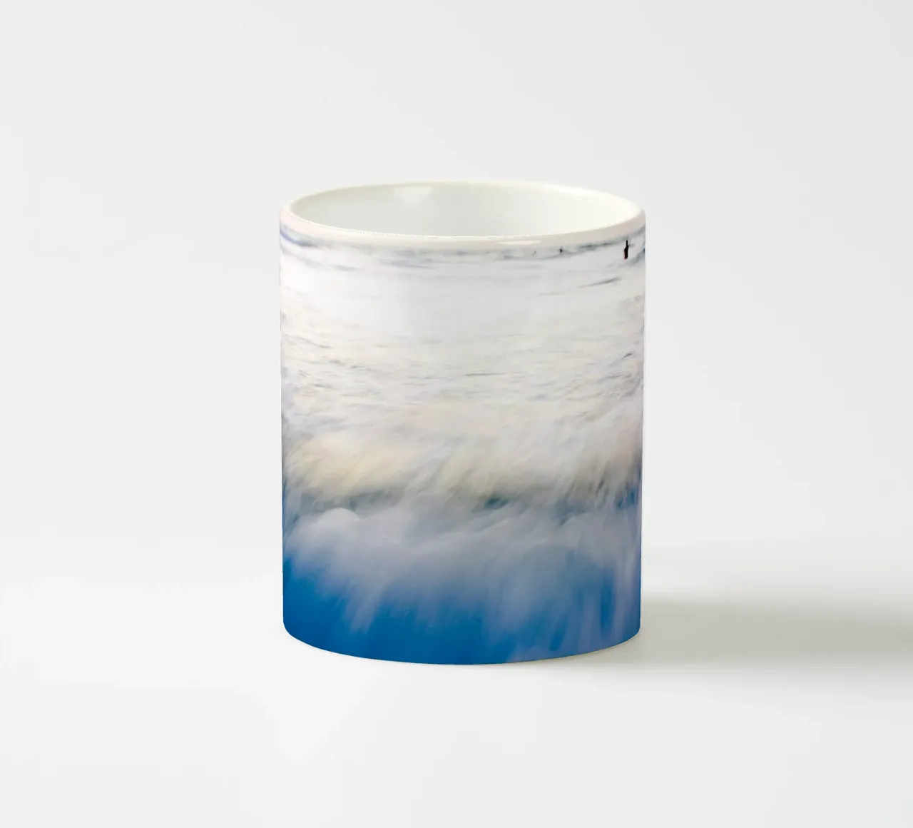 L'unicità delle onde XLIV tazza in ceramica da Tal Paz-Fridman