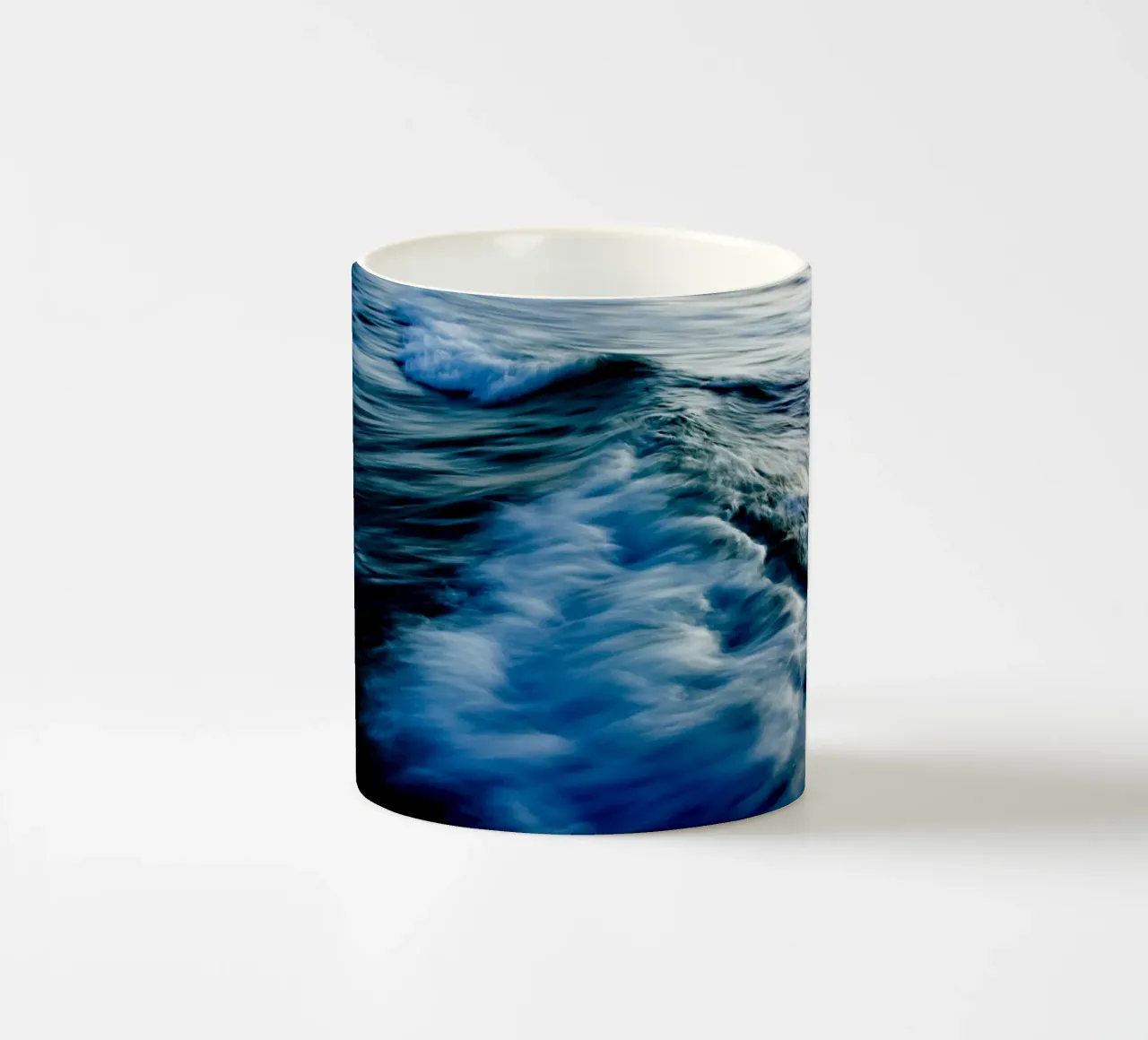 L'unicità delle onde XLV tazza in ceramica da Tal Paz-Fridman