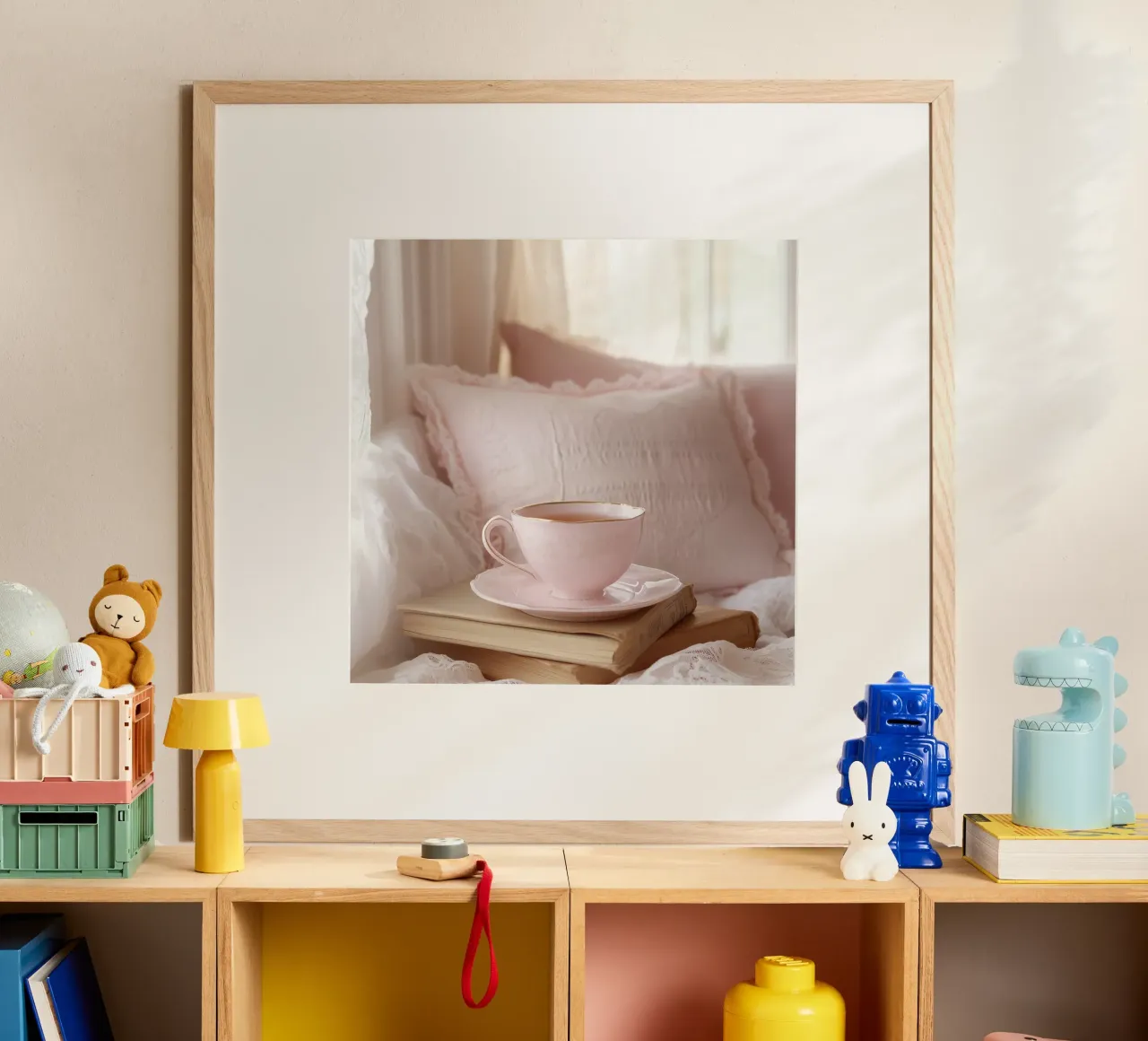 Sussurri in rosa poster con telaio in alluminio da StillVibe Home
