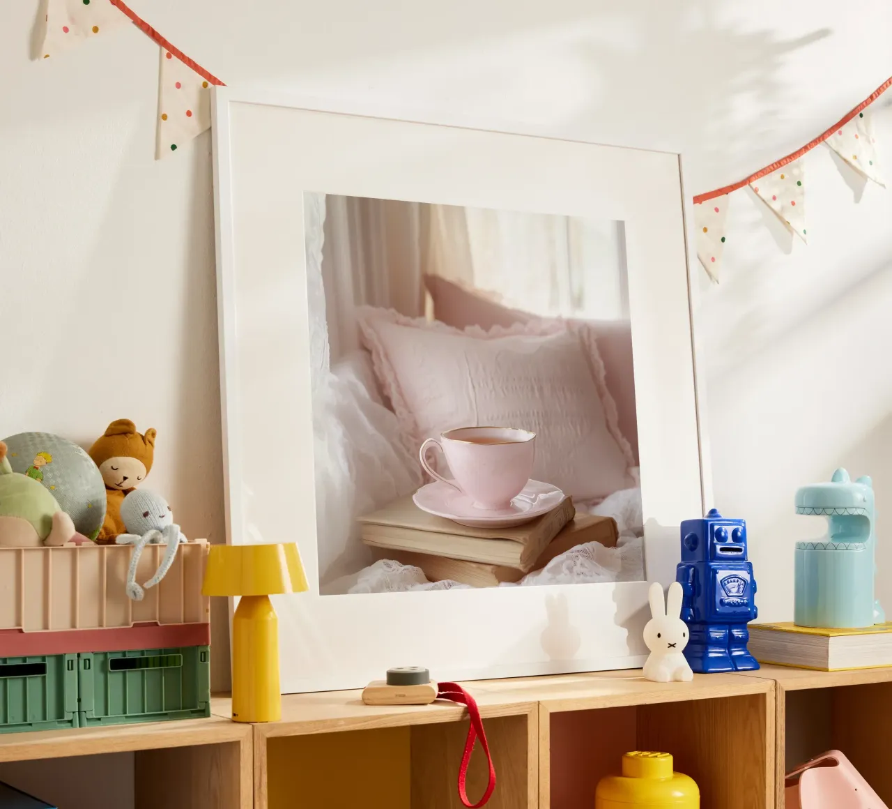Sussurri in rosa poster con telaio in alluminio da StillVibe Home