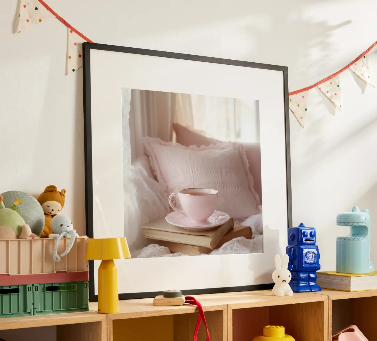 Sussurri in rosa poster con telaio in alluminio da StillVibe Home