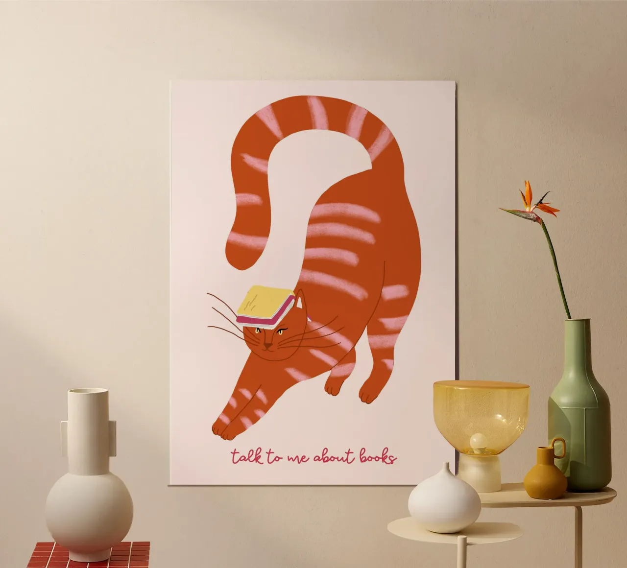 Gatto con libro in testa - "Parlatemi di libri" poster con telaio in legno da vintagepod