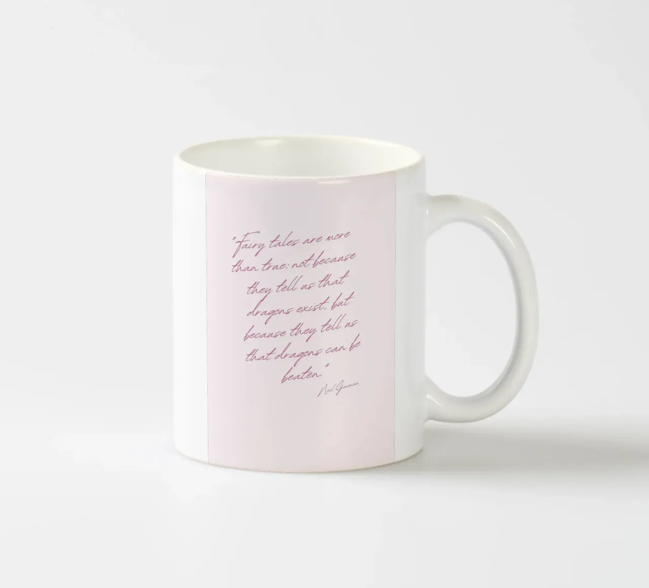 Poster con citazione di Neil Gaiman "I draghi possono essere sconfitti tazza in ceramica da vintagepod