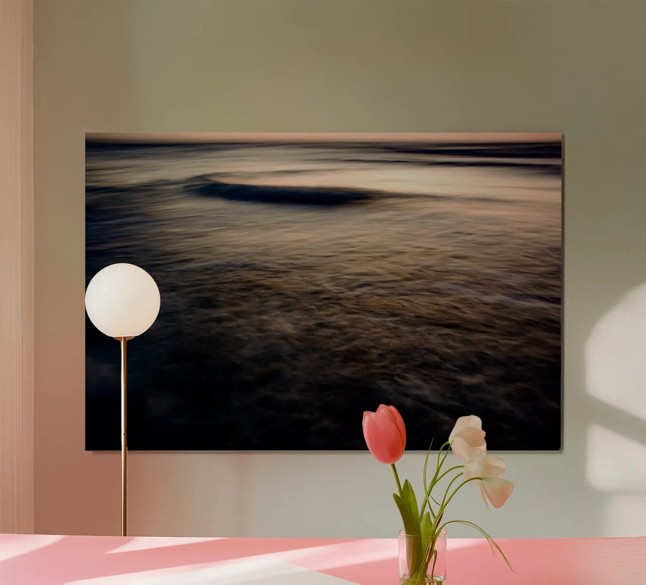 Dopo il tramonto II poster con telaio in legno da Tal Paz-Fridman