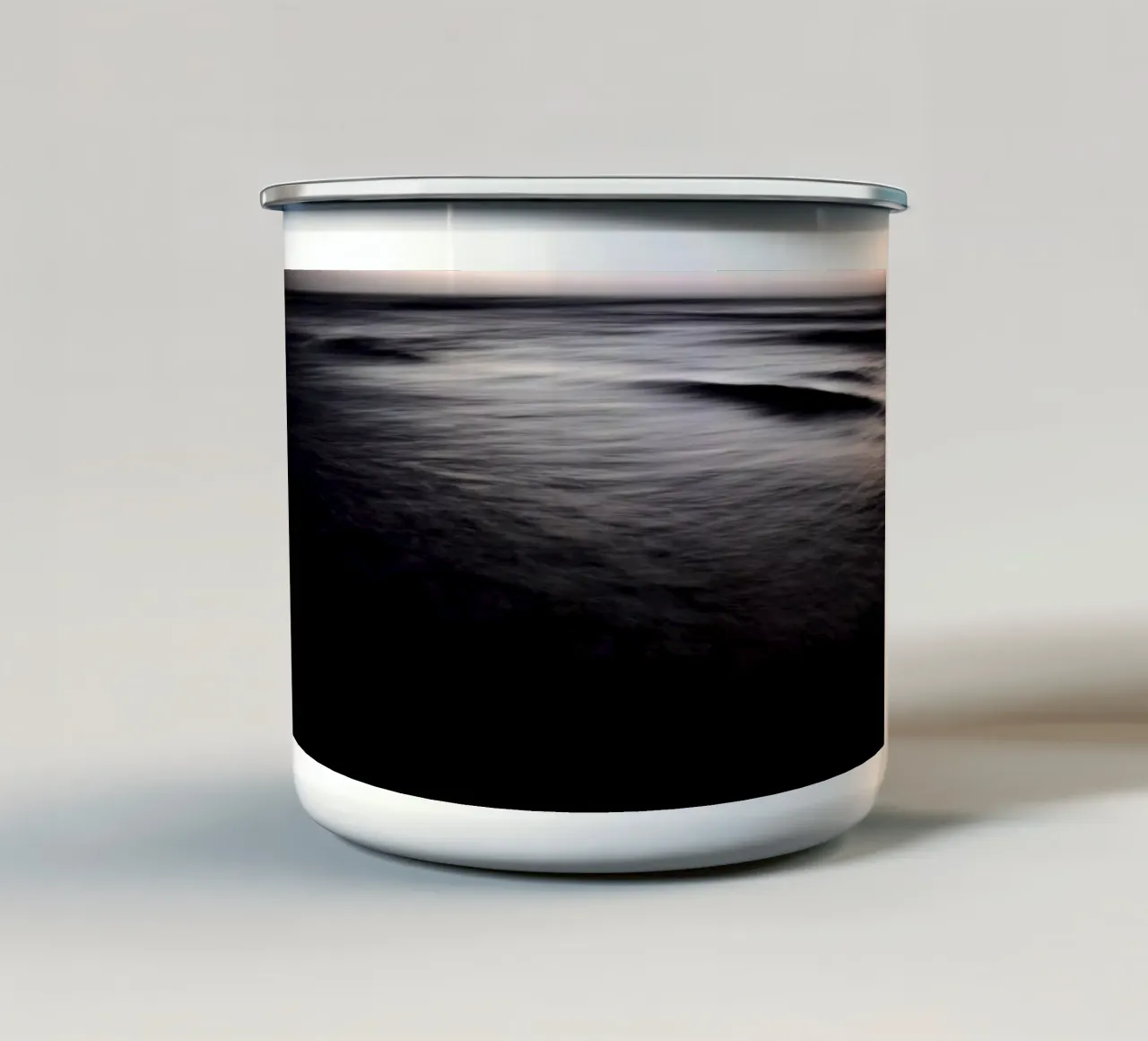 Dopo il tramonto III tazza in smalto da Tal Paz-Fridman
