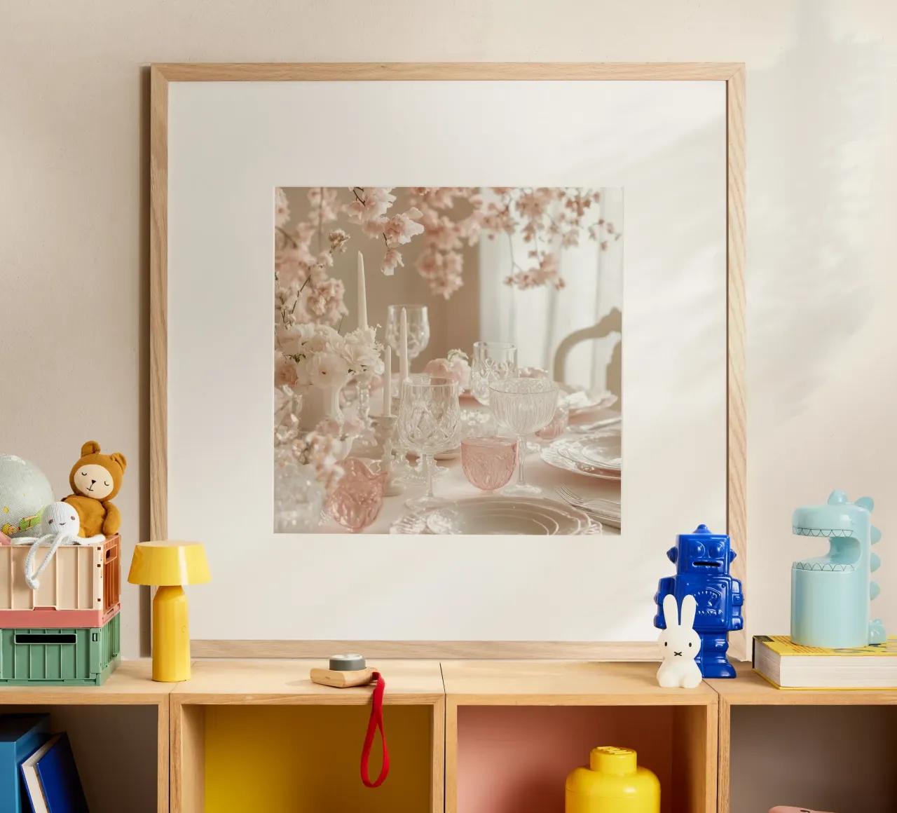 Sussurri in rosa poster con telaio in legno da StillVibe Home