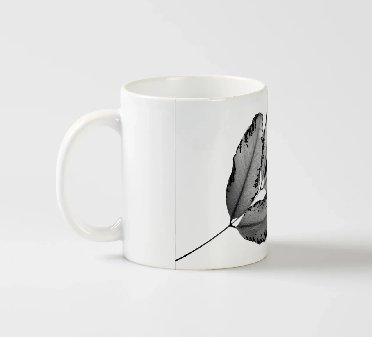Rami e foglie, 2016, 1 tazza in ceramica da Tal Paz-Fridman