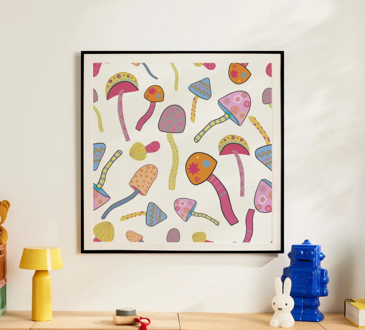 Funghi magici bianchi II poster con telaio in legno da gulsengunel