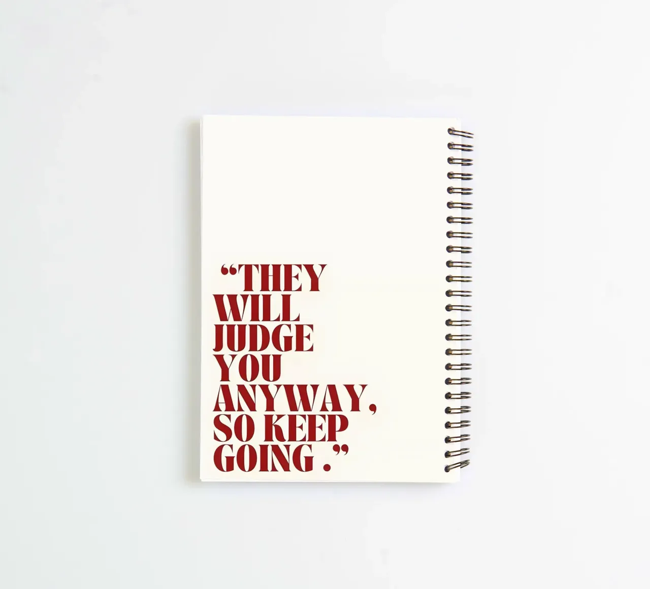 "THEY WILL JUDGE YOU ANYWAY, SO KEEP GOING." diario ad anelli da Type & Tape
