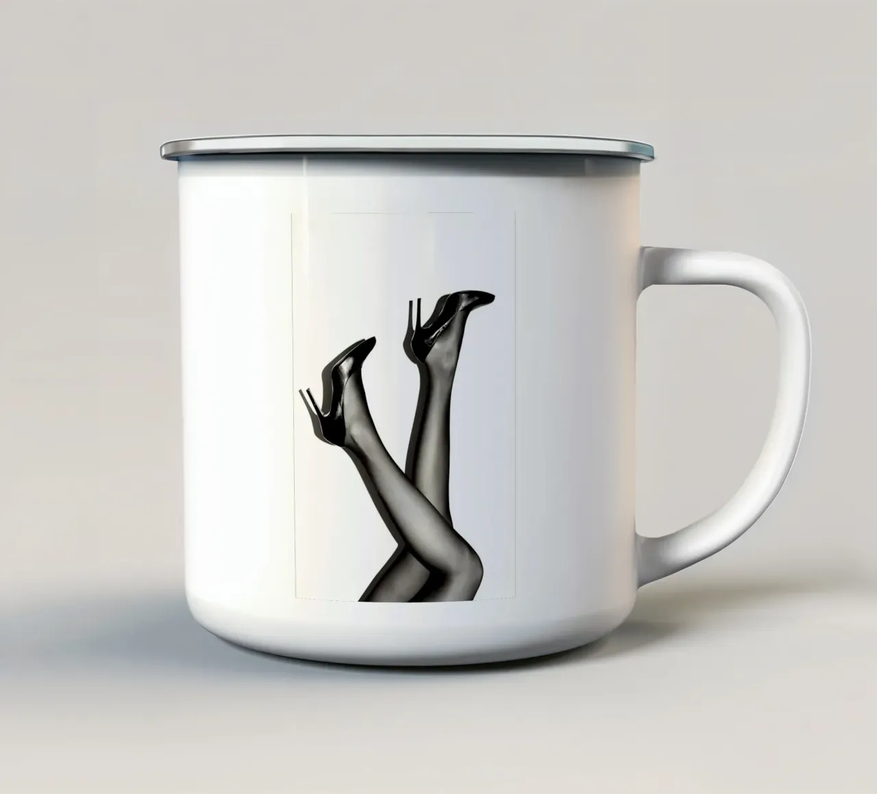 black stockings and glossy black high heels tazza in smalto da Type & Tape