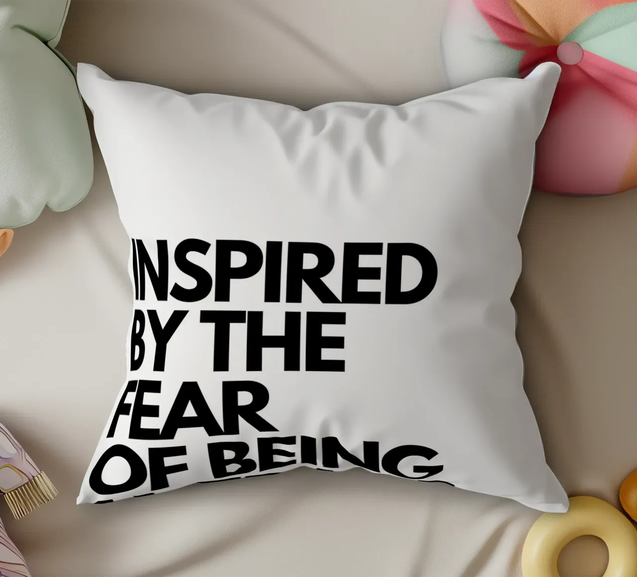 INSPIRED BY THE FEAR OF BEING AVERAGE cuscino da Type & Tape