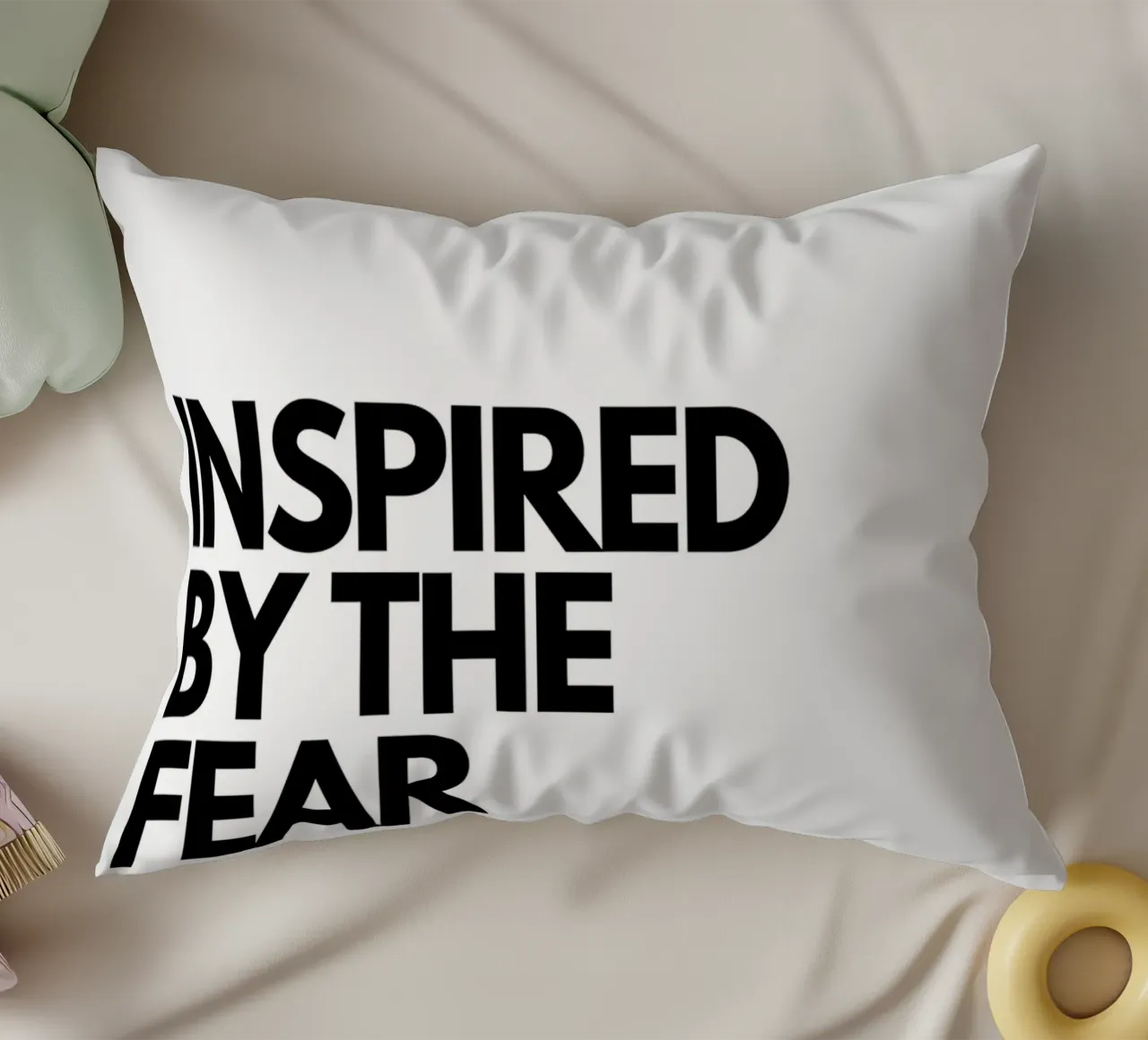 INSPIRED BY THE FEAR OF BEING AVERAGE cuscino da Type & Tape