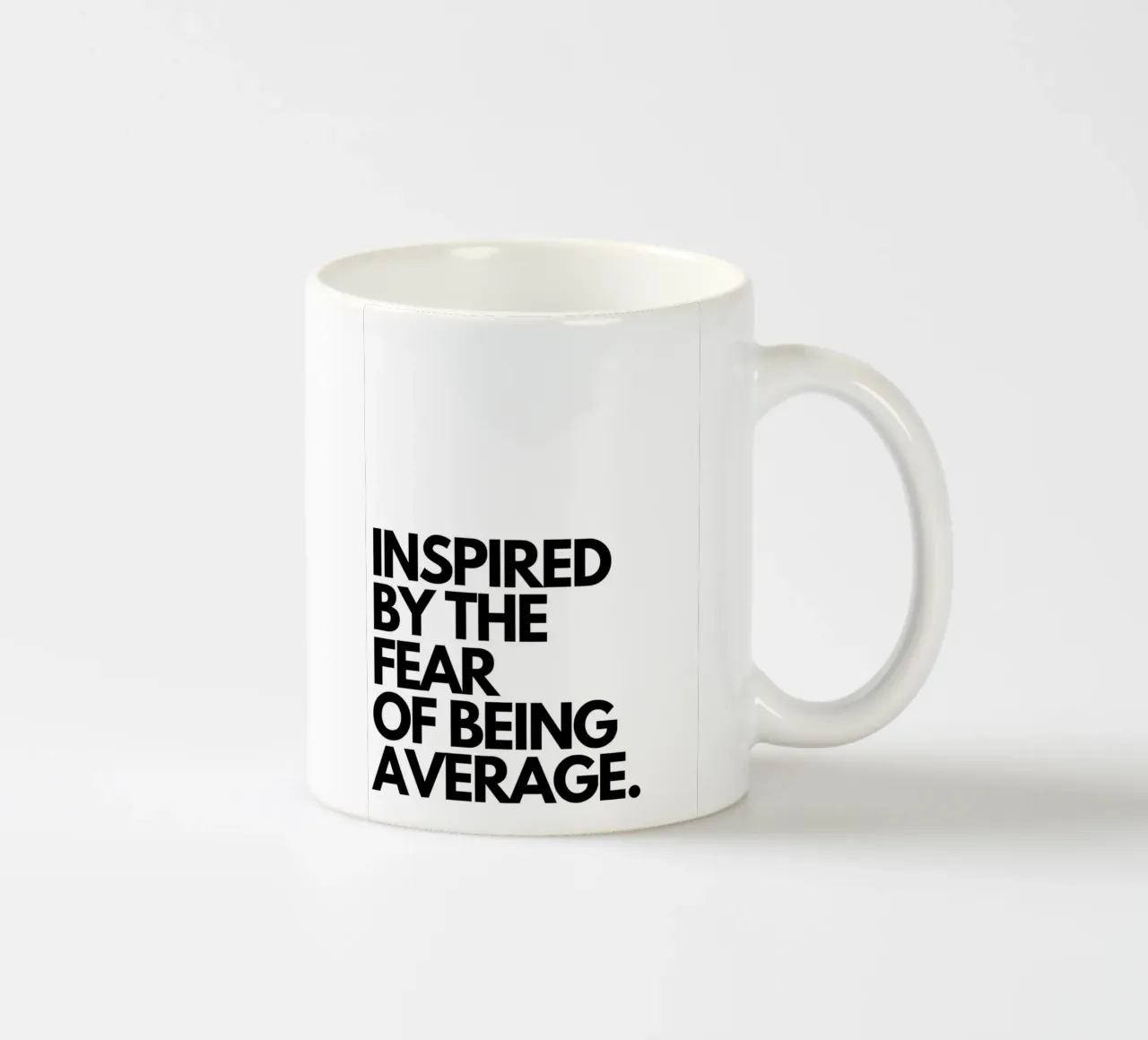 INSPIRED BY THE FEAR OF BEING AVERAGE tazza in ceramica da Type & Tape